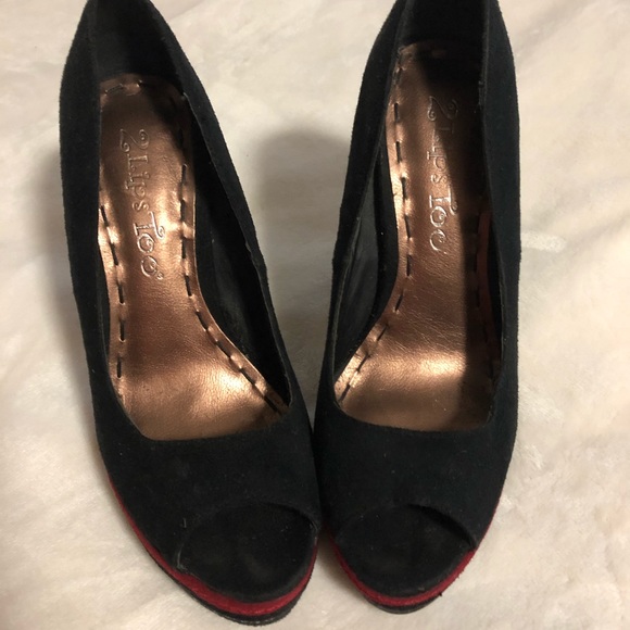 2LipsToo stilettos. - Picture 2 of 5